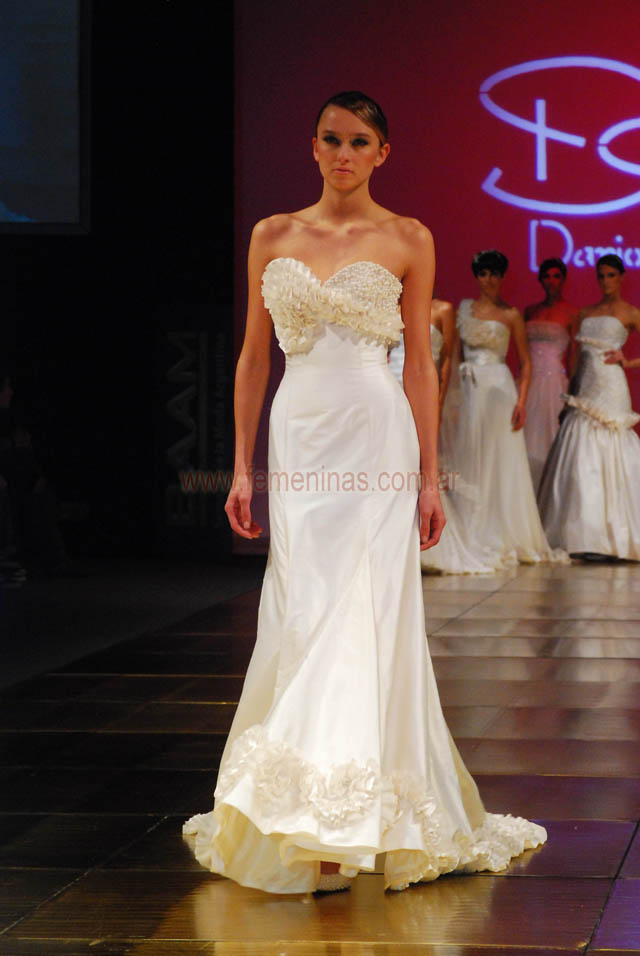 Vestido de novia strapless canesu bordado Dario Arbina